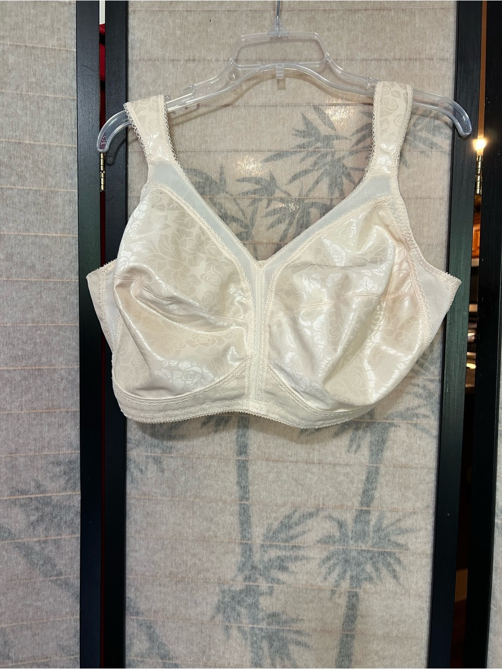 Playtex Women's Bra Sz 44DD Wireless Bra Padded Shoulder 4 Back Hooks NWOT
